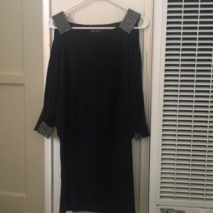 Dress key hole sleeves with diamond lining